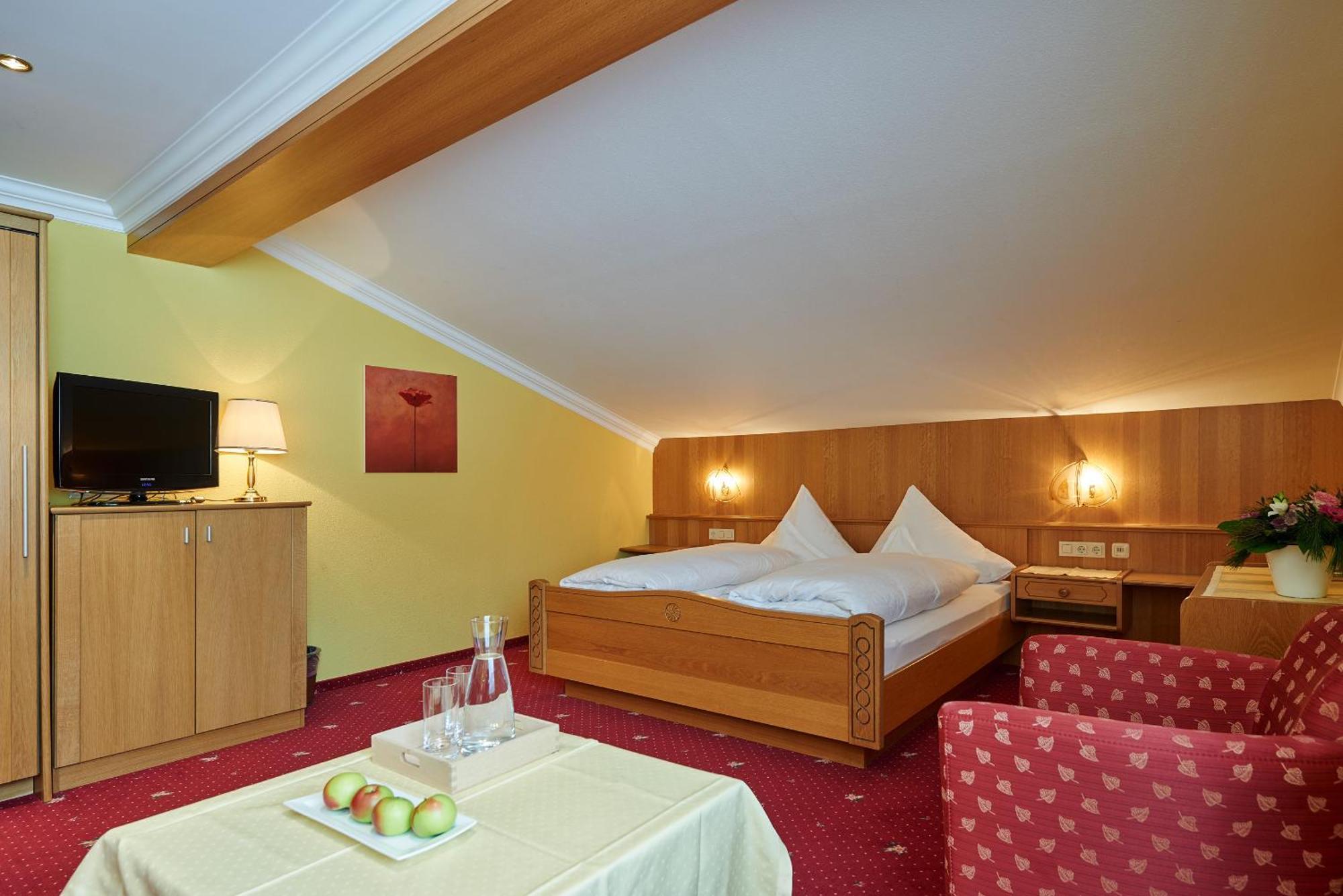 Hotel Restaurant Formarin Oberlech Phòng bức ảnh