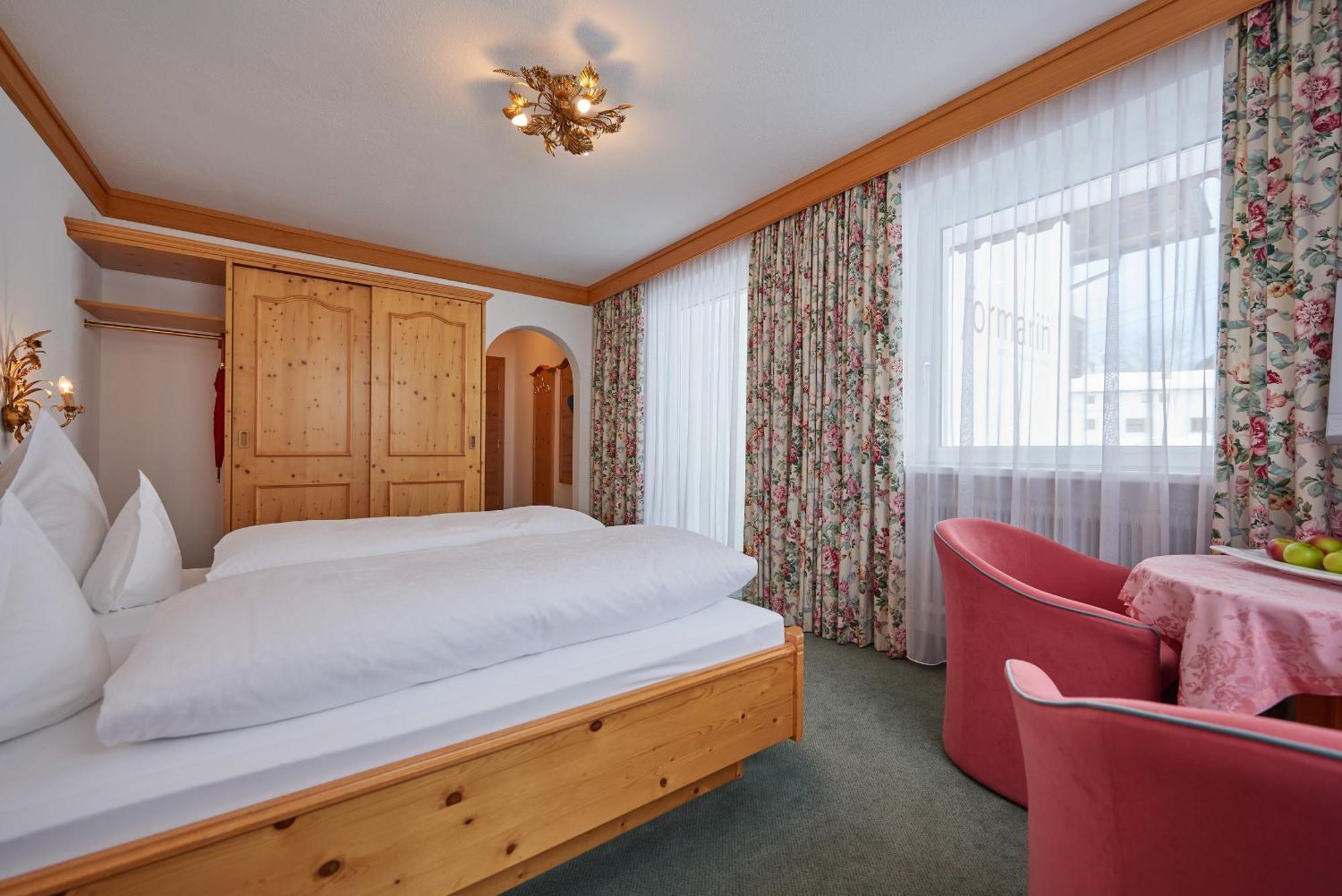 Hotel Restaurant Formarin Oberlech Phòng bức ảnh